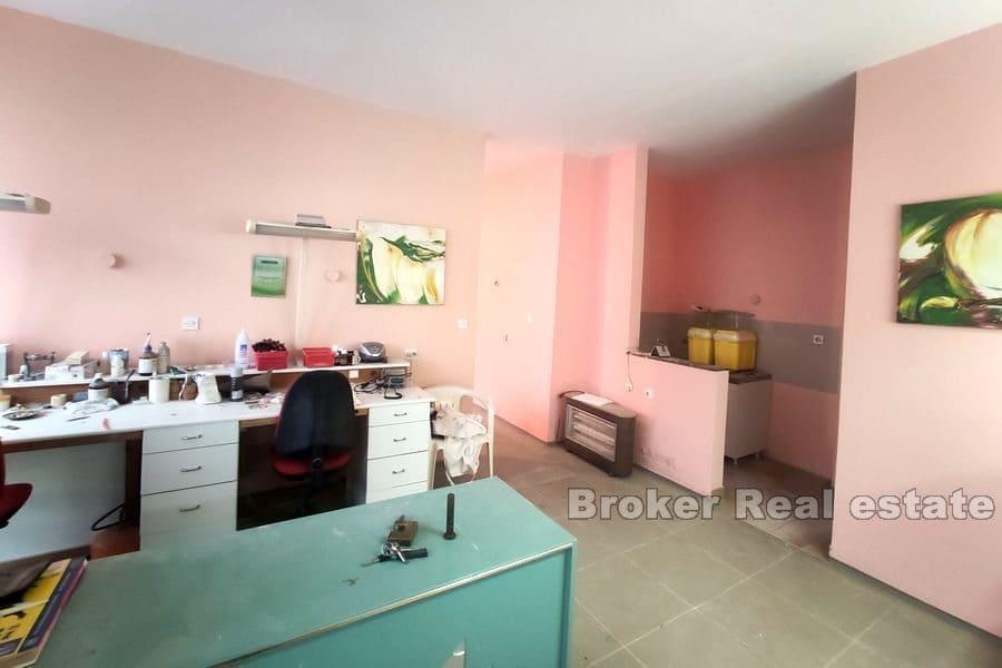 Split - Sucidar, office space on ground floor