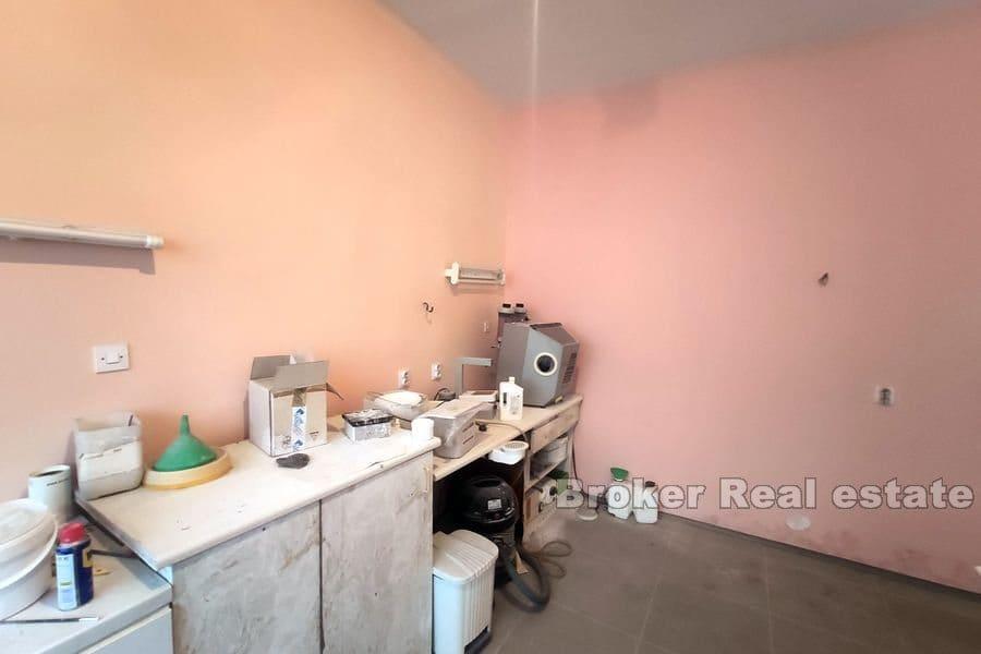 Split - Sucidar, office space on ground floor