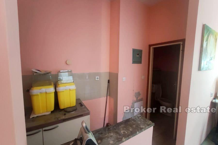 Split - Sucidar, office space on ground floor
