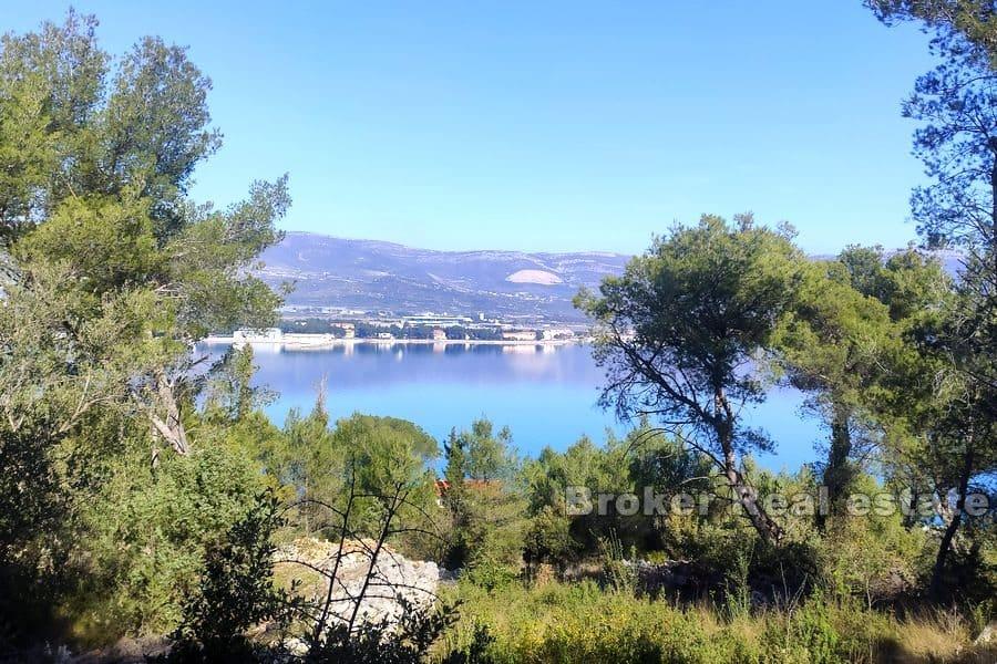 Ostrov Čiovo - Větší stavební pozemek s výhledem na moře