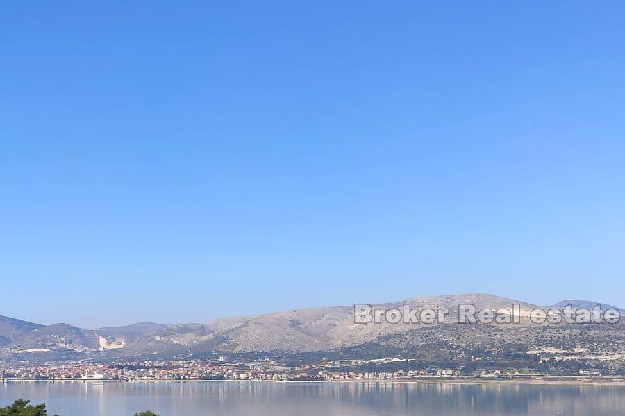 Wyspa Čiovo - Większa działka budowlana z widokiem na morze