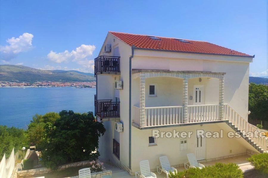 Wyspa Ciovo - Dom rodzinny z apartamentami i widokiem na morze
