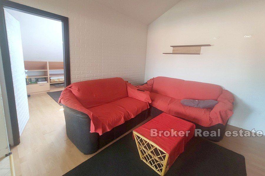 Kastela - Przestronne trzypokojowe mieszkanie