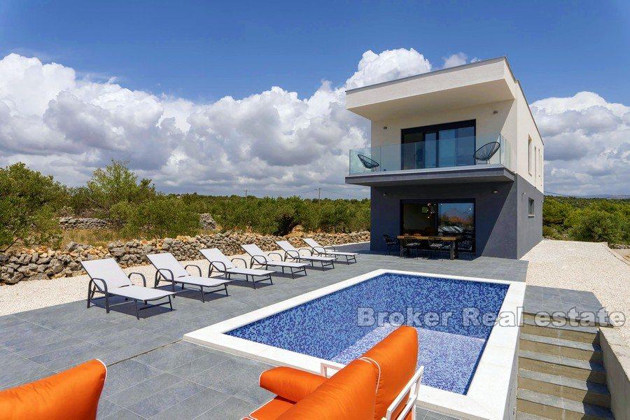 Marina - Modern villa with pool and sea view