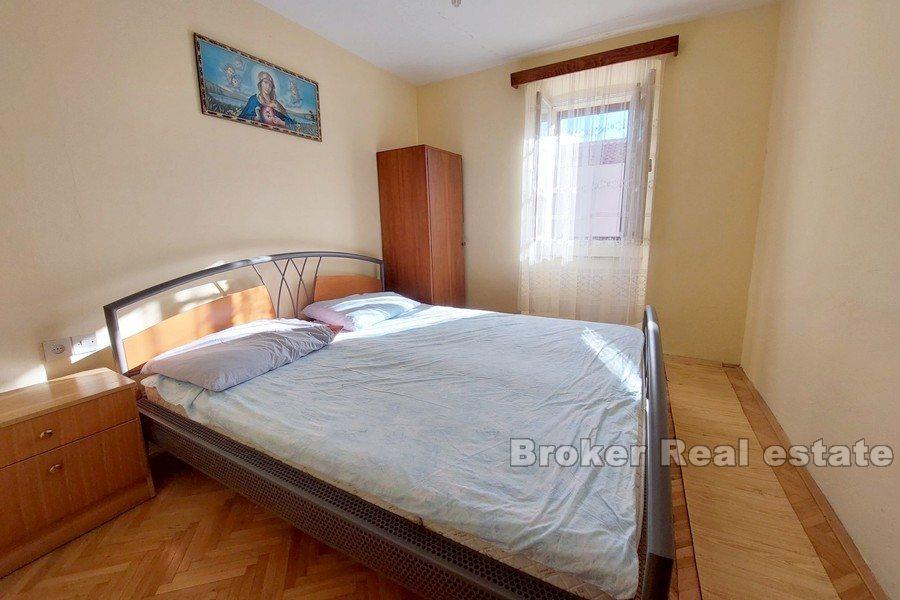 Island of Murter - Et hus for renovering, bare noen skritt fra havet