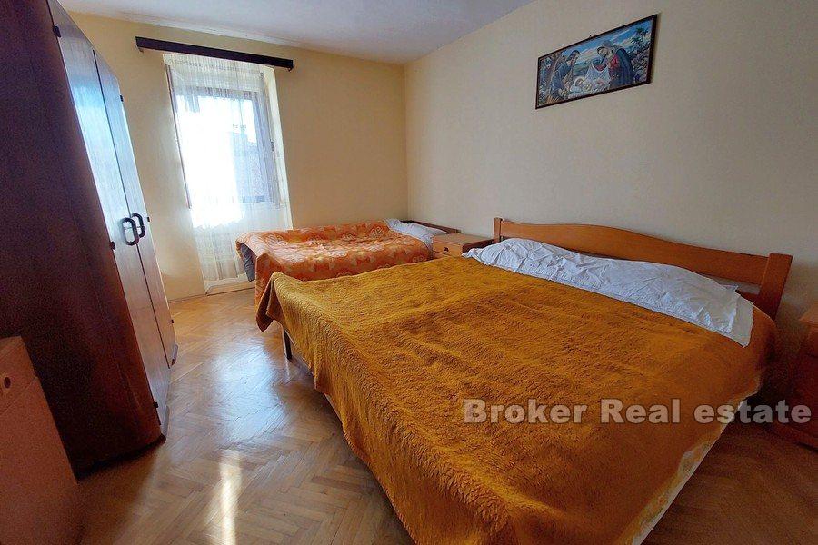 Island of Murter - Et hus for renovering, bare noen skritt fra havet