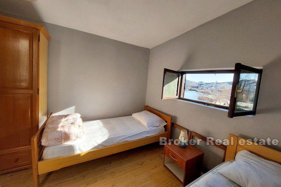 Island of Murter - Et hus for renovering, bare noen skritt fra havet