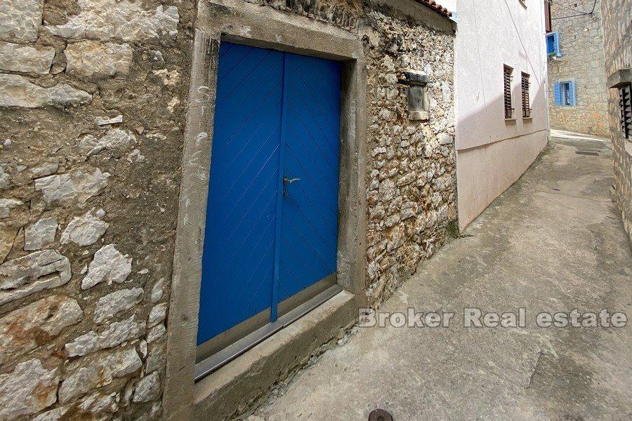 Остров Углян - Дом в тихом районе