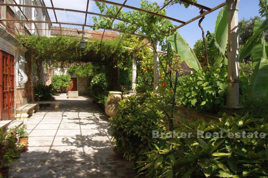 Peljesac - Zabytkowa kamienna willa z XVIII wieku