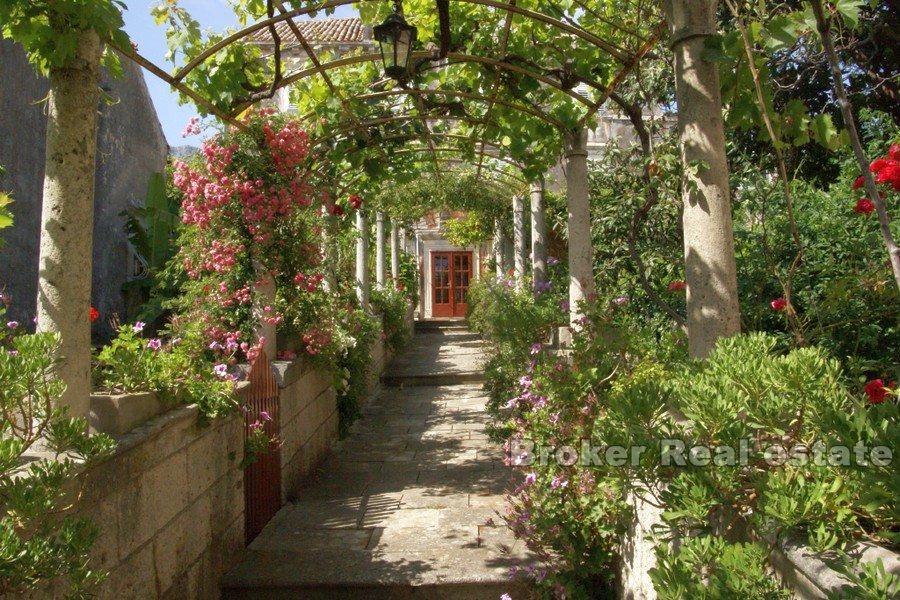 Peljesac - Zabytkowa kamienna willa z XVIII wieku