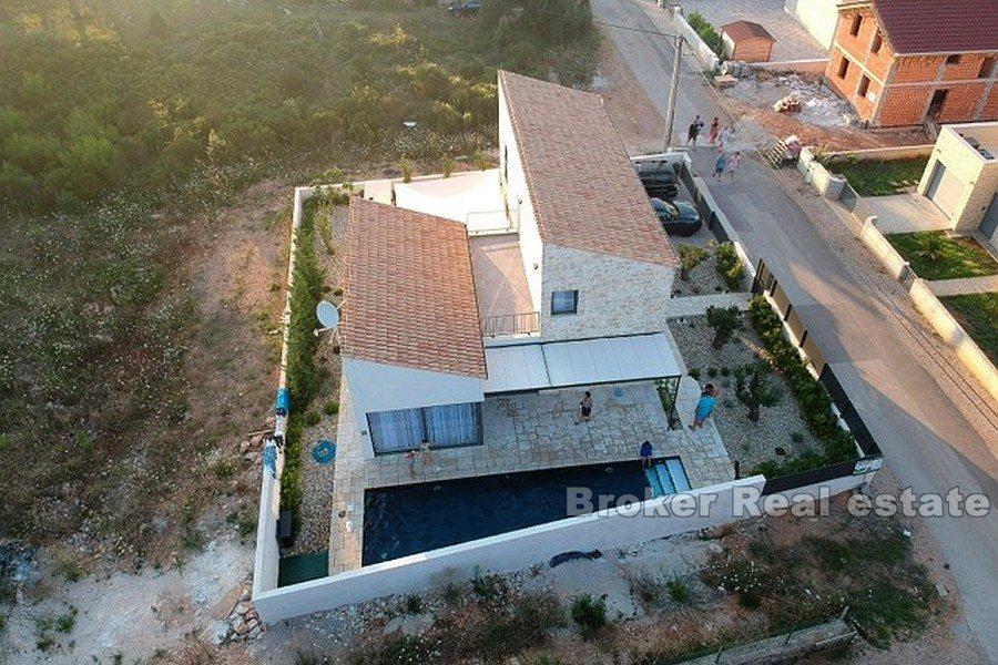 Ugljan - Moderná vila s bazénom