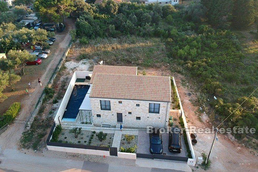 Ugljan - Moderná vila s bazénom