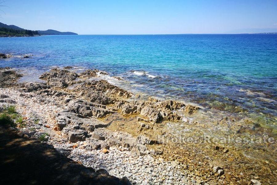 Øya Ugljan -Byggetomt med førsteklasses beliggenhet rett ved kysten