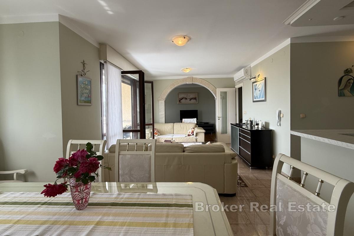 Byt blízko centra s výhledem na moře