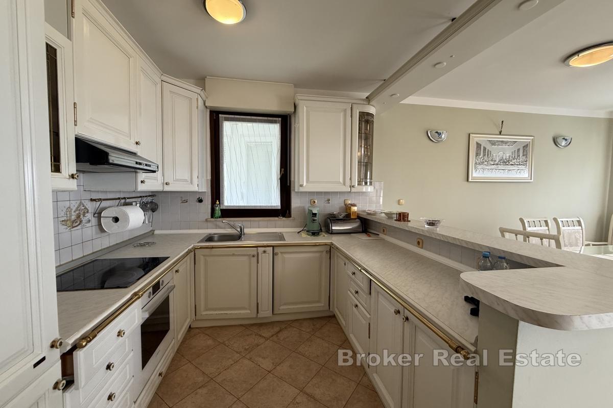 Квартира недалеко от центра с видом на море