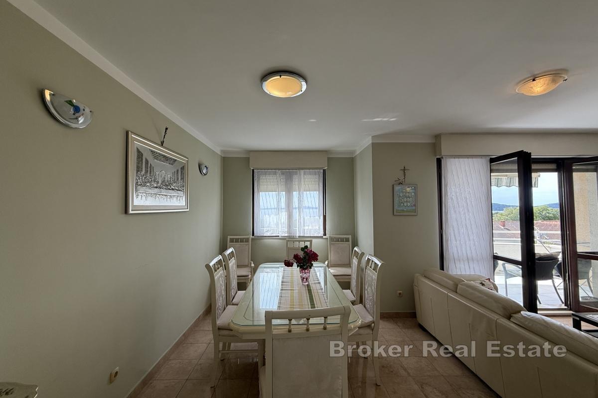 Byt blízko centra s výhledem na moře