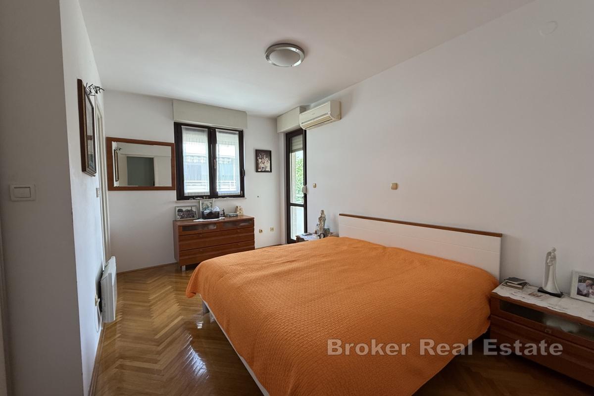 Byt blízko centra s výhledem na moře