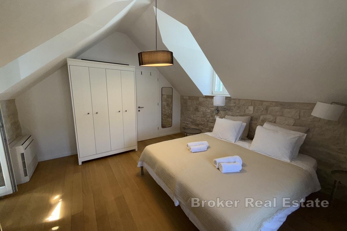 Autentyczny kamienny dom z krytym basenem