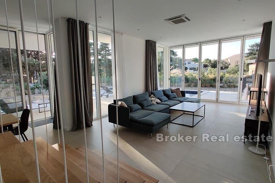 Ugljan - Willa z basenem blisko morza