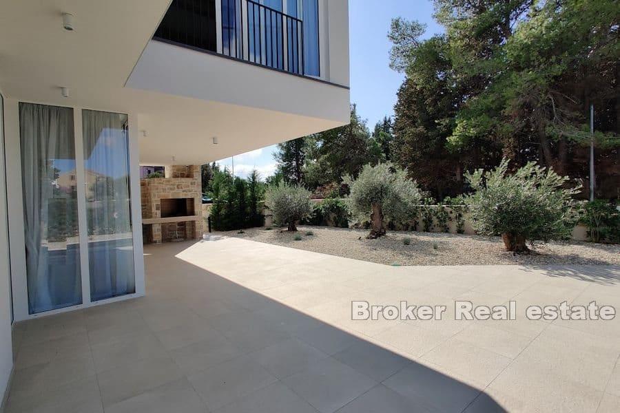 Ugljan - Willa z basenem blisko morza