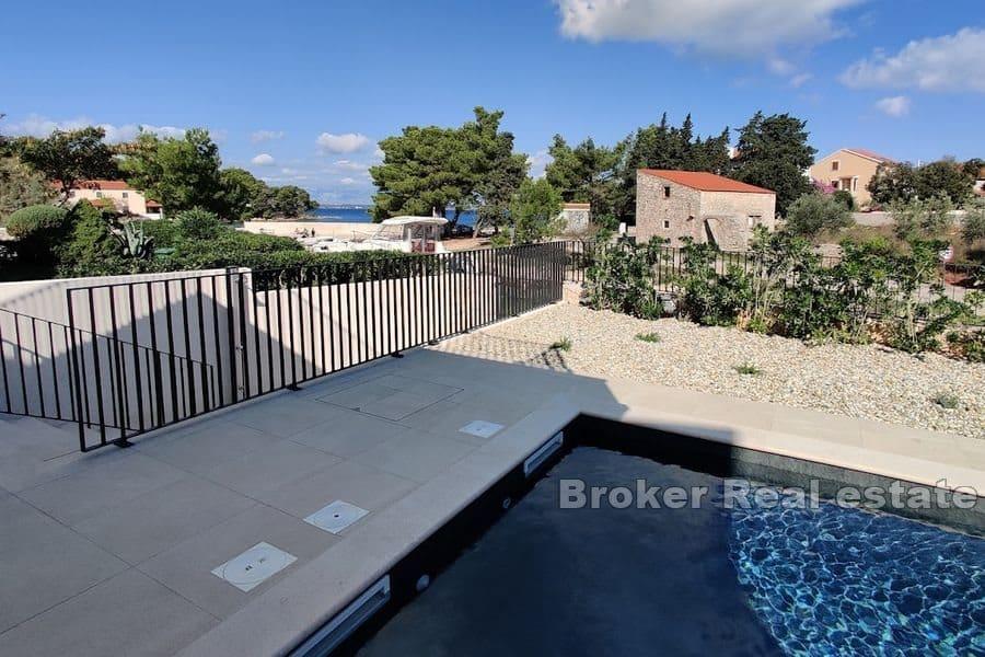 Ugljan - Willa z basenem blisko morza