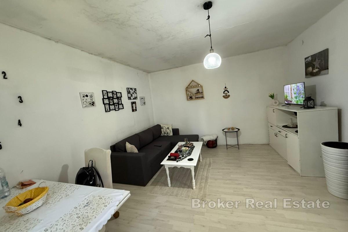 Casa da ristrutturare in posizione tranquilla