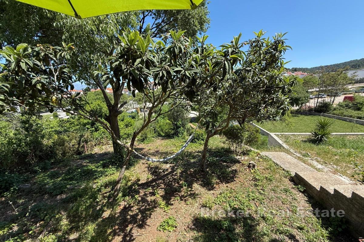 Casa da ristrutturare in posizione tranquilla