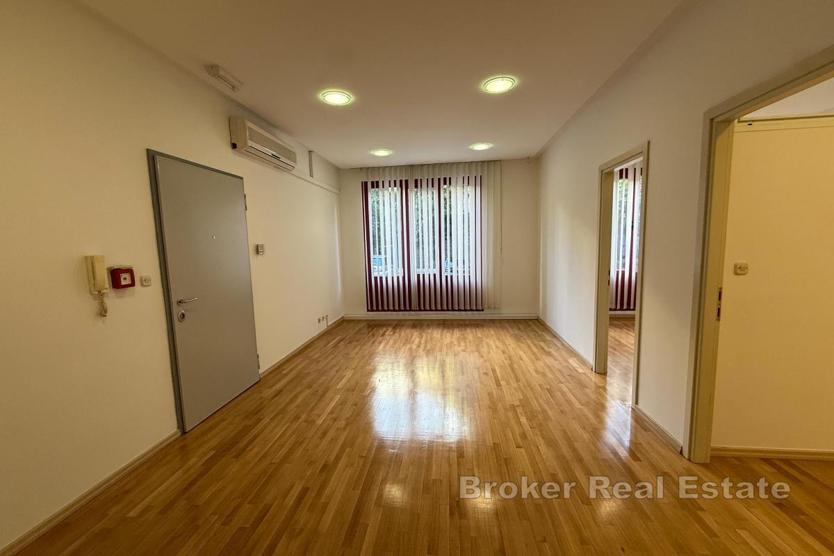 Viacúčelový komerčný priestor na rušnom mieste