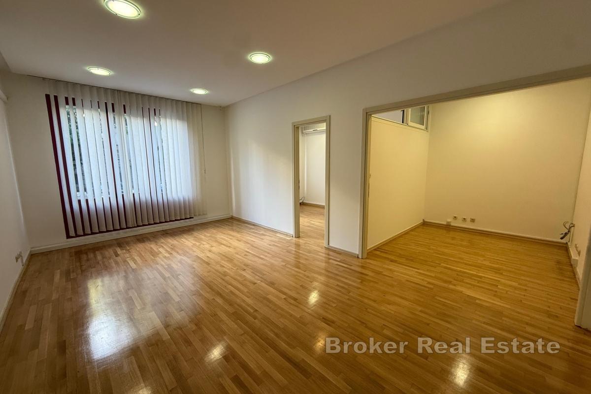 Viacúčelový komerčný priestor na rušnom mieste