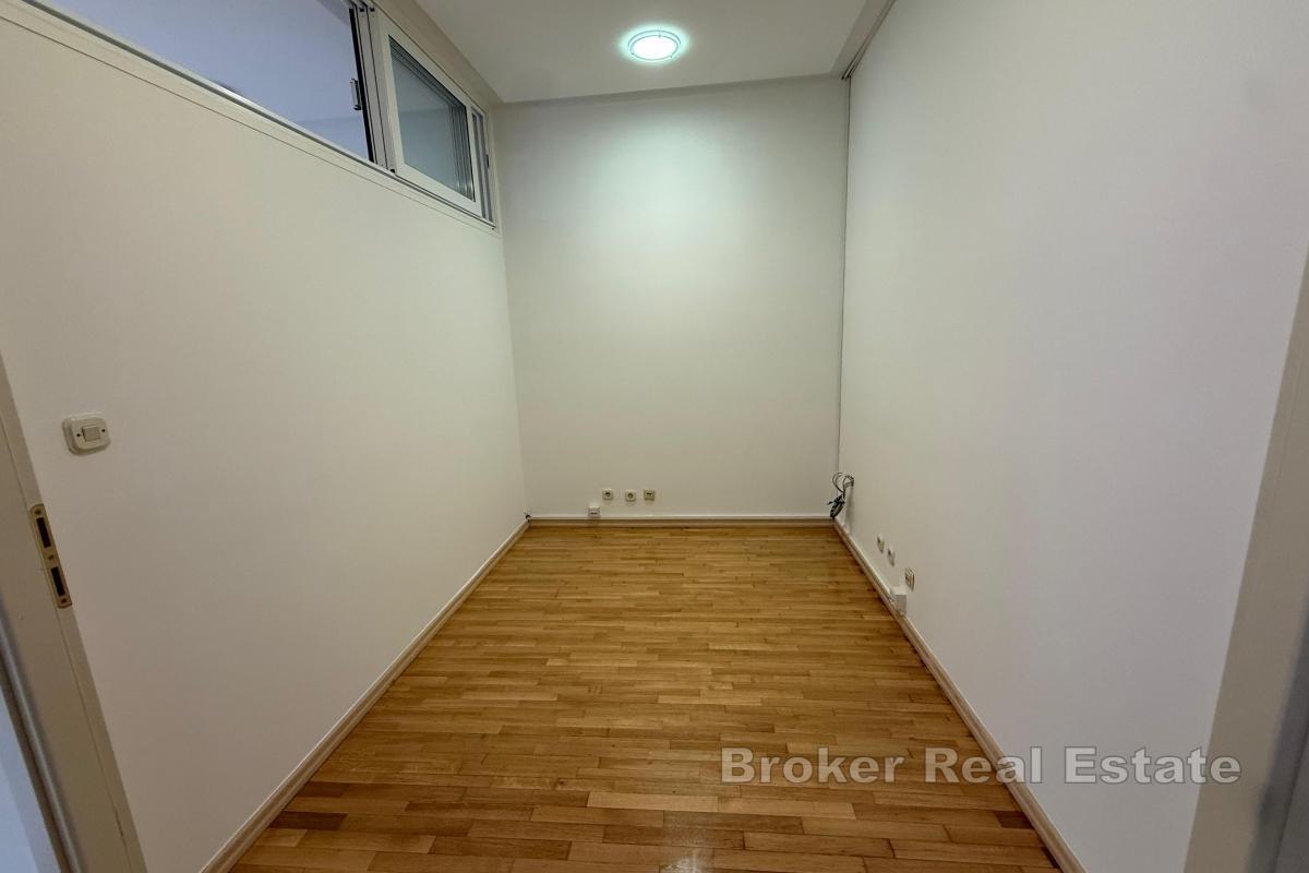 Viacúčelový komerčný priestor na rušnom mieste