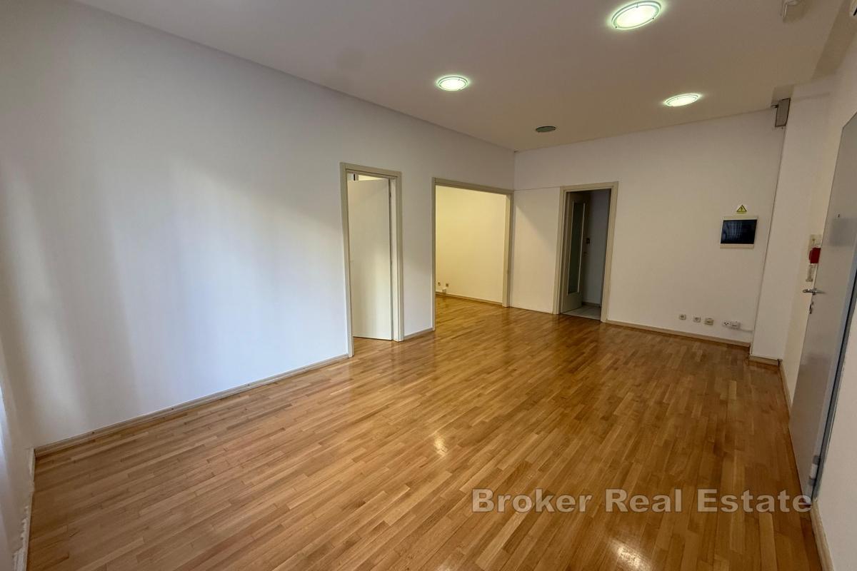 Viacúčelový komerčný priestor na rušnom mieste