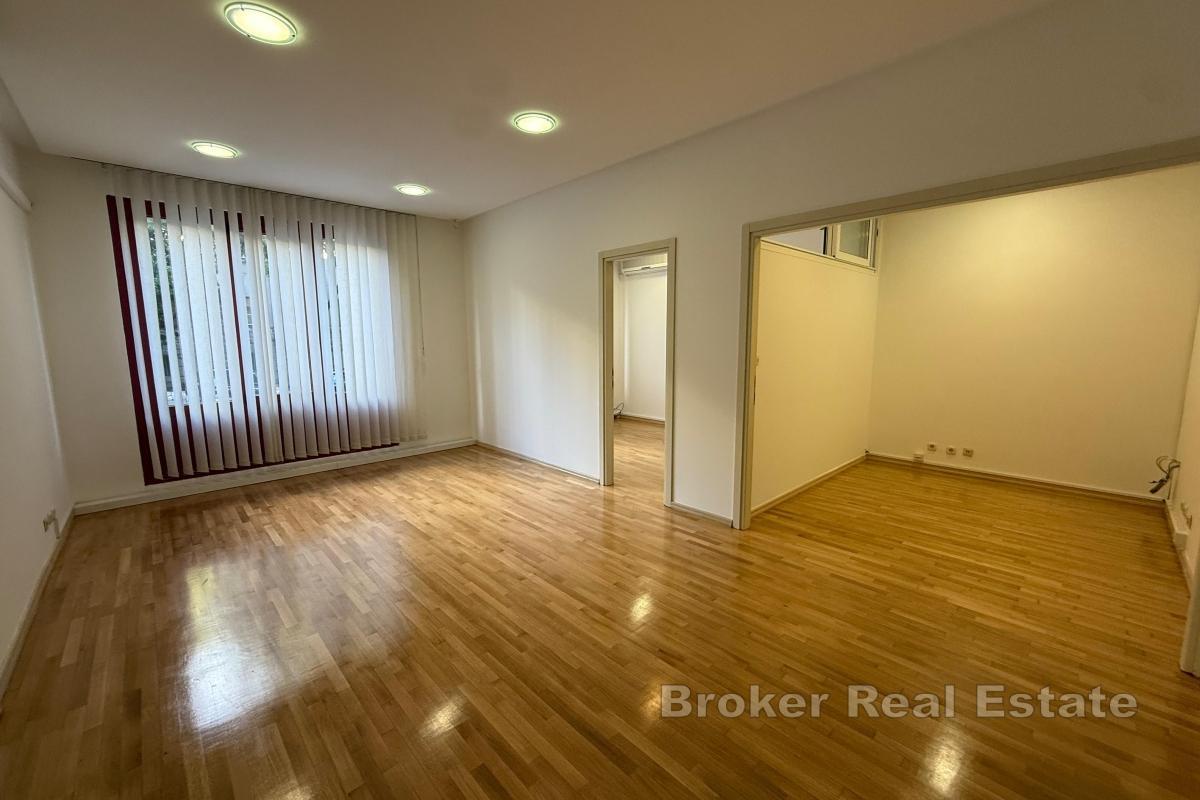 Viacúčelový komerčný priestor na rušnom mieste