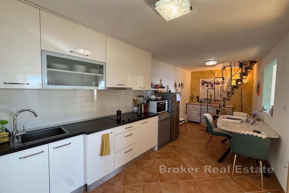 Dom z dwoma apartamentami z widokiem na otwarte morze