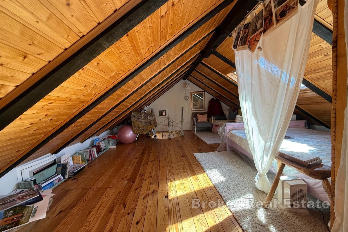 Dom z dwoma apartamentami z widokiem na otwarte morze