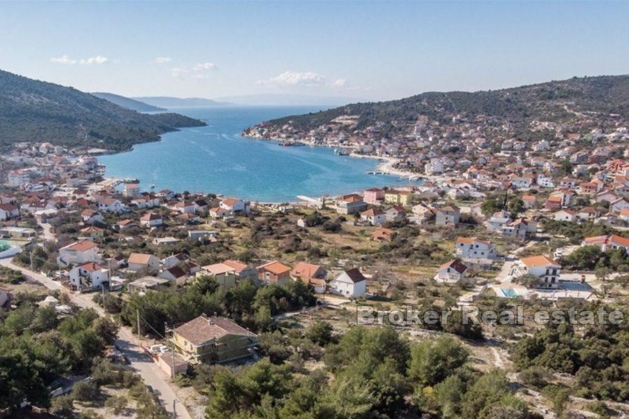 Près de Trogir - Terrain constructible avec vue mer