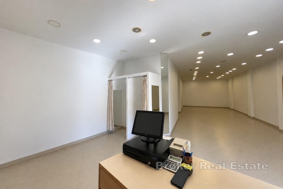 Espace commercial polyvalent idéalement situé