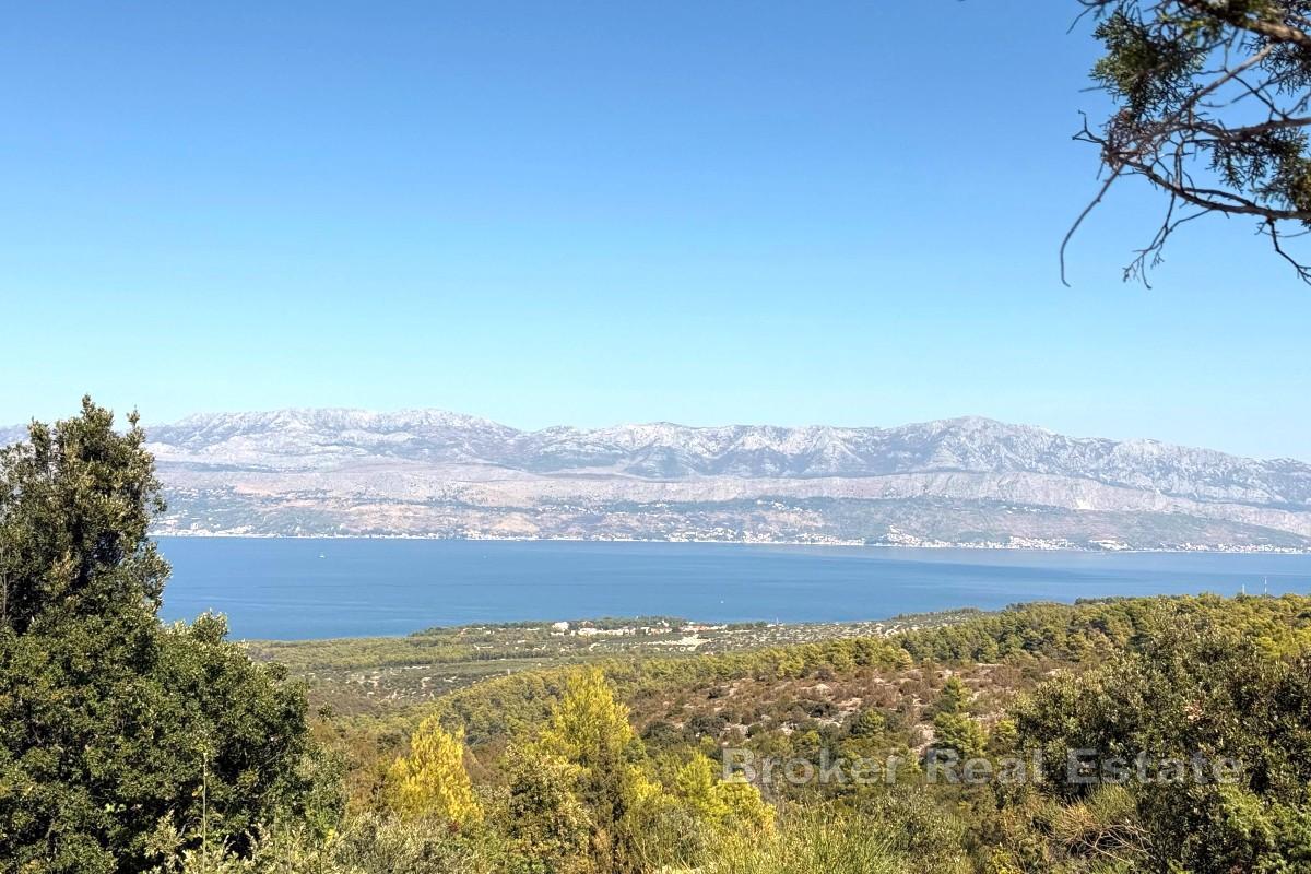 Stor tomt med panoramautsikt över havet