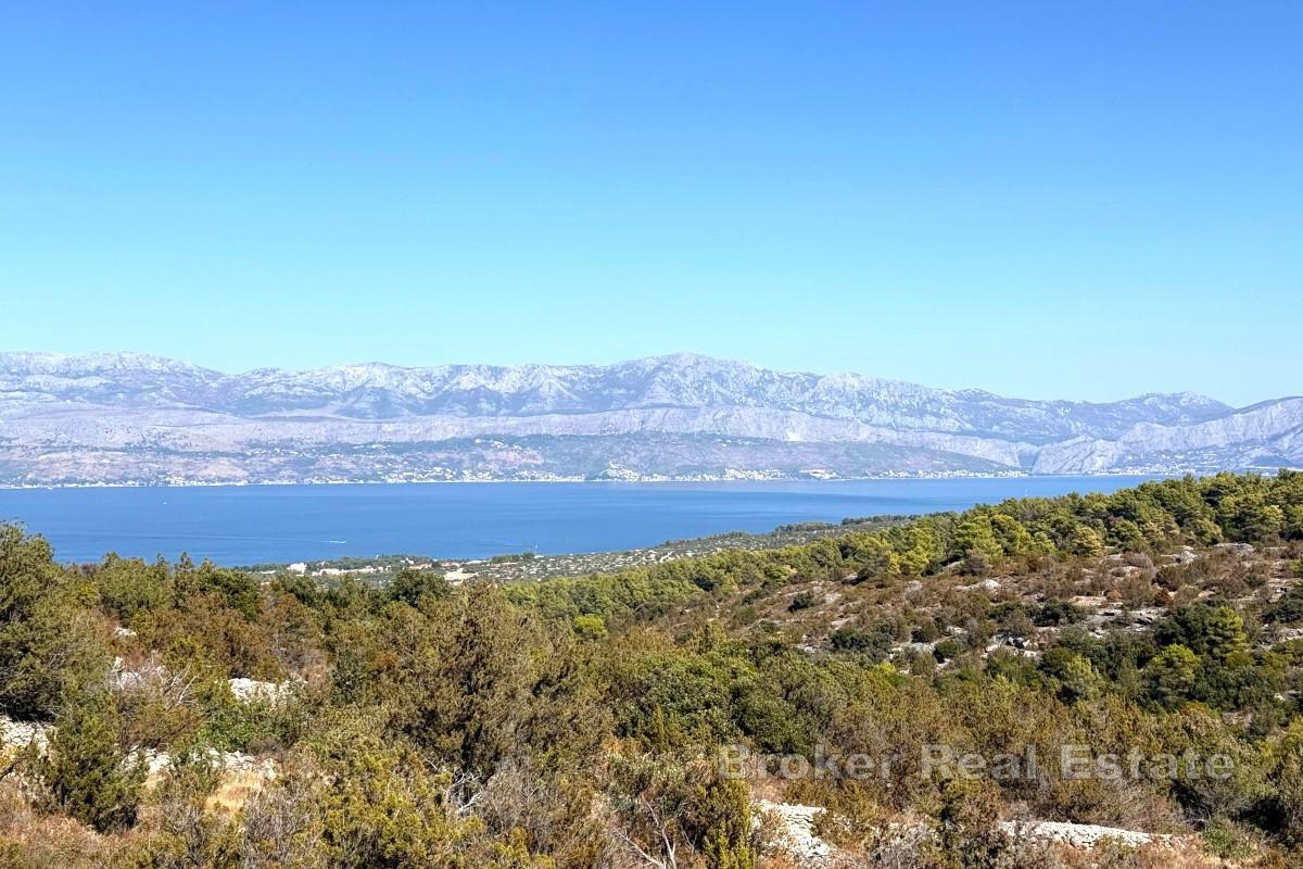 Stor tomt med panoramautsikt över havet