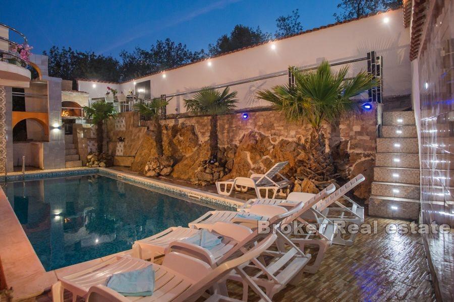 Sibenik - Mehrfamilienhaus mit Pool