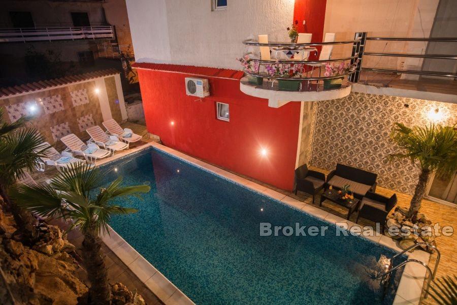 Sibenik - Mehrfamilienhaus mit Pool