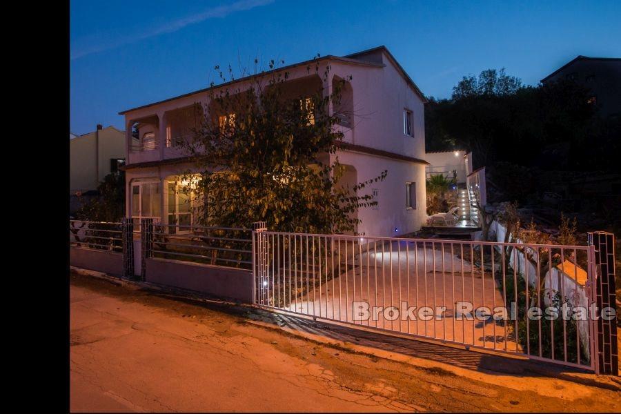 Sibenik - Mehrfamilienhaus mit Pool