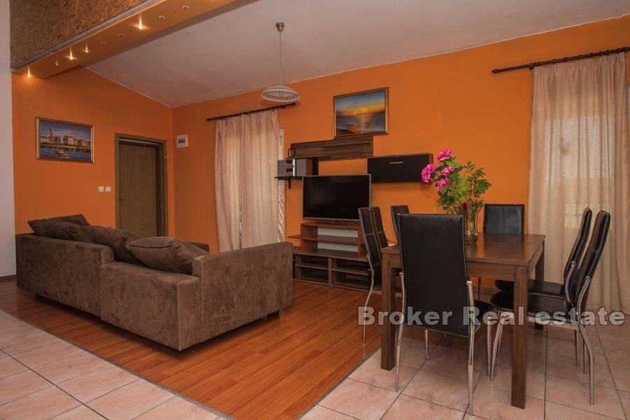 Sibenik - Mehrfamilienhaus mit Pool