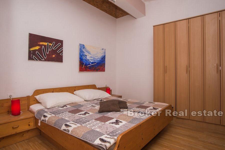 Sibenik - Mehrfamilienhaus mit Pool