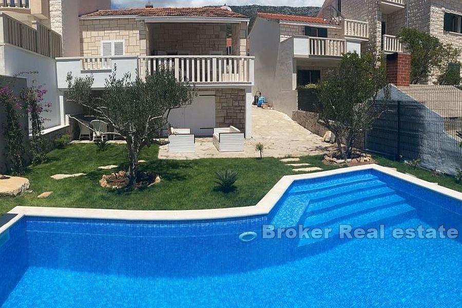 Brac - Maison en pierre avec piscine et vue mer