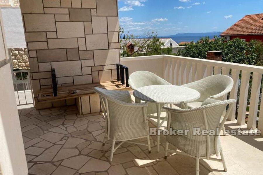 Brac - Maison en pierre avec piscine et vue mer