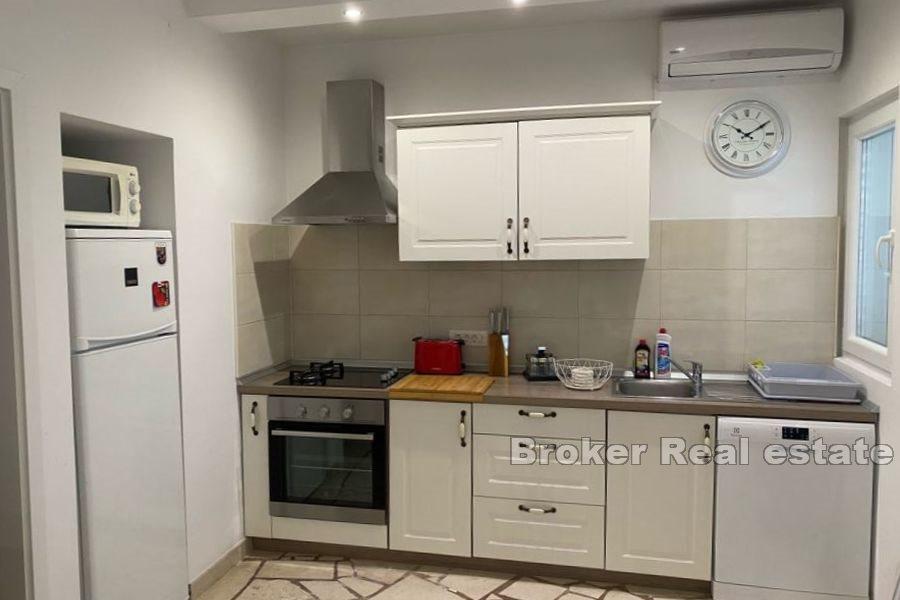 Brač - Kamenný dom s bazénom a výhľadom na more