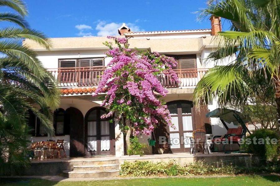 Wyspa Ciovo - dom z dużym ogrodem