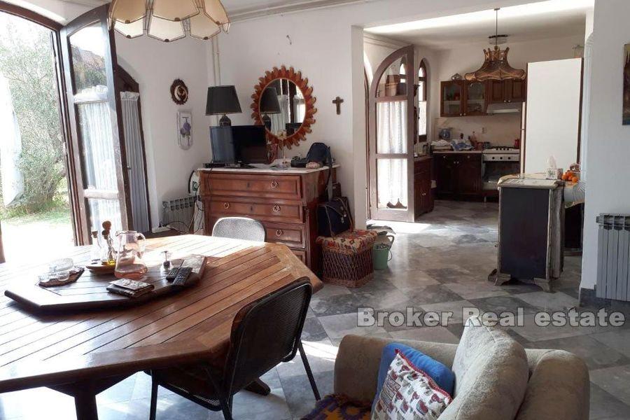 Wyspa Ciovo - dom z dużym ogrodem