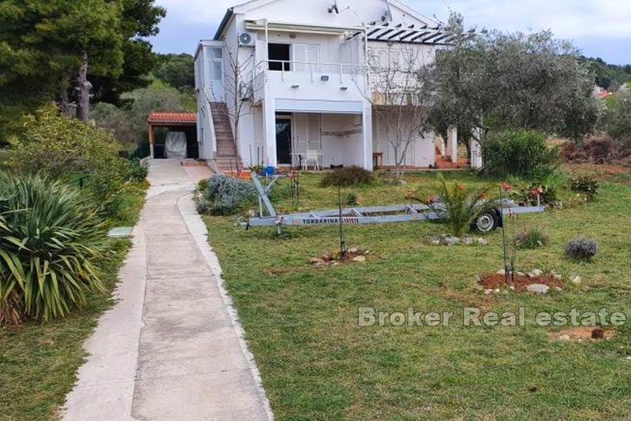 Sibenik - Bliźniak w pierwszym rzędzie do morza