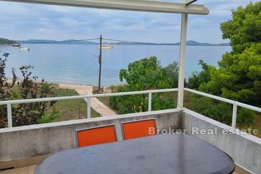 Sibenik - Bliźniak w pierwszym rzędzie do morza